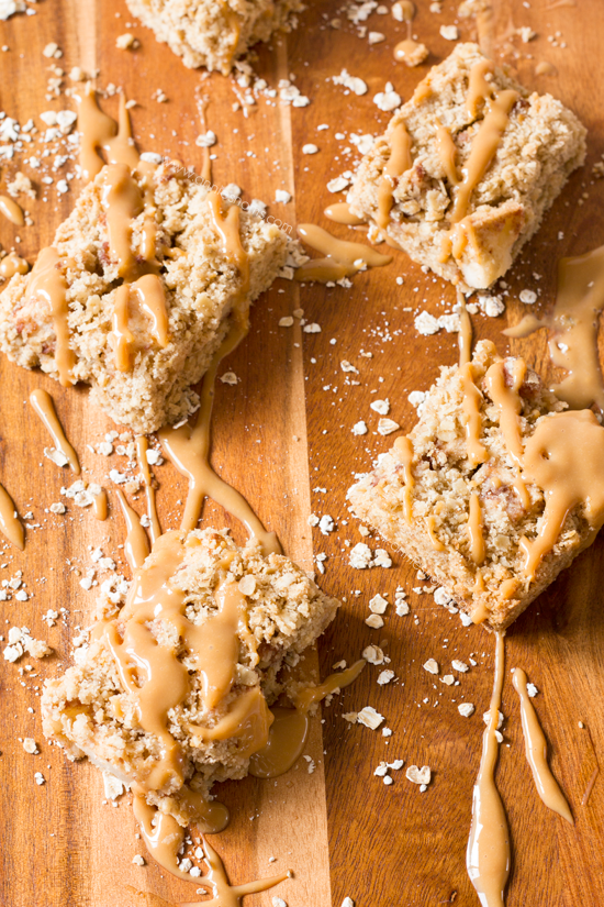 Caramel Apple Oatmeal Bars | Annie's Noms - These Caramel Apple bars are so easy to make, yet beautifully satisfying! A crumbly oat mixture is layered with spiced apples before being baked and drizzled with caramel sauce. All of our favourite Fall flavours in one bar.