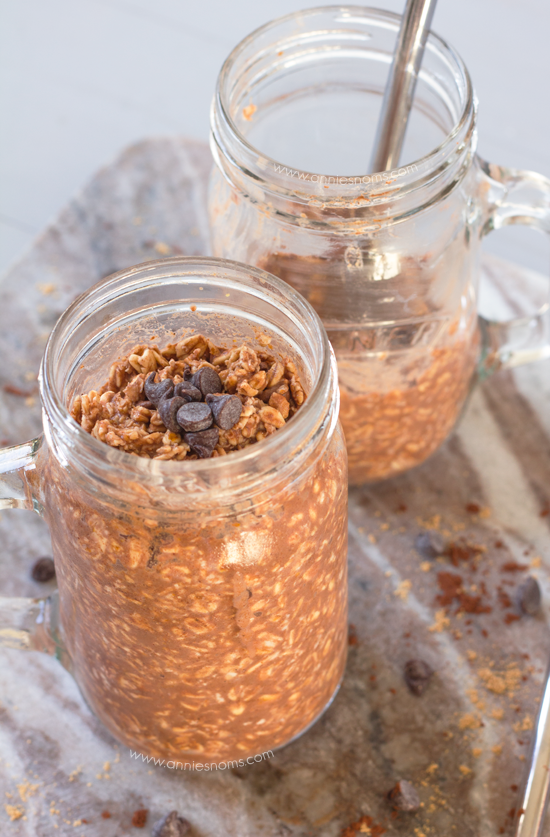 Chocolate Chip Pumpkin Spice Overnight Oats | Annie's Noms - These Chocolate Chip Pumpkin Spice Overnight Oats combine rich cocoa, pumpkin and spices to create a no-cook breakfast which will leave you totally satisfied and wanting more!
