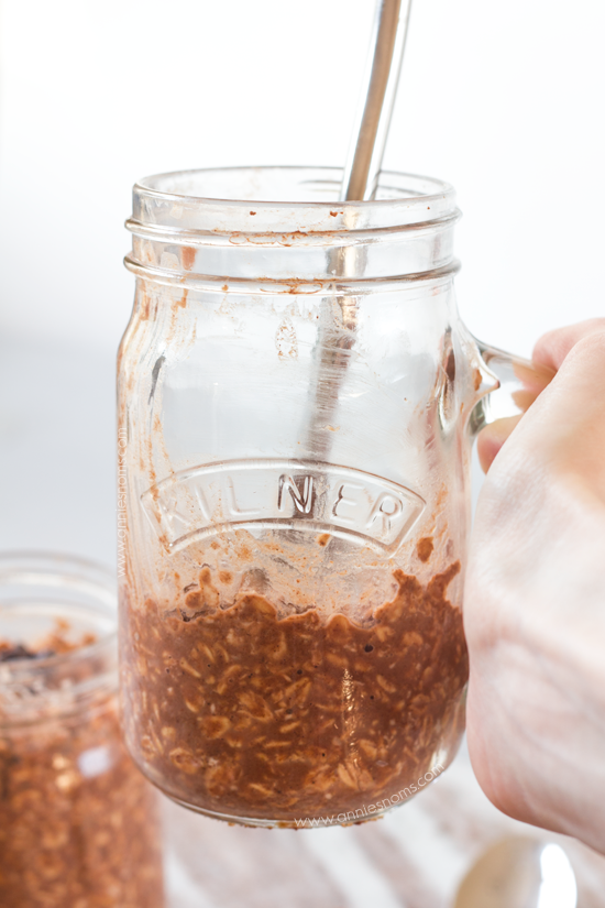 Chocolate Chip Pumpkin Spice Overnight Oats | Annie's Noms - These Chocolate Chip Pumpkin Spice Overnight Oats combine rich cocoa, pumpkin and spices to create a no-cook breakfast which will leave you totally satisfied and wanting more!