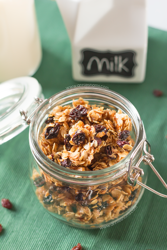 This Christmas Pudding Granola takes flavour elements from traditional Christmas Pudding and uses them to create a hearty, festive breakfast!