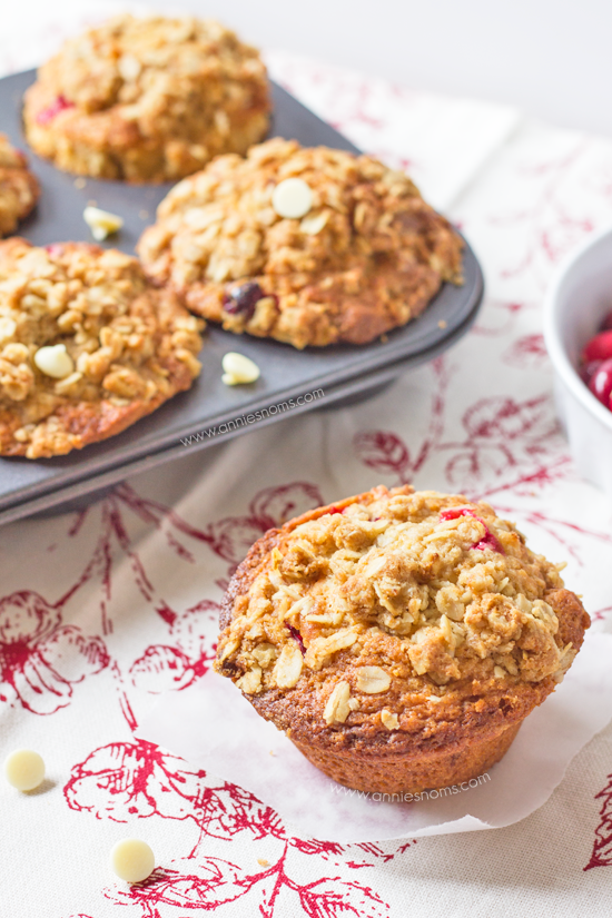 Cranberry and White Chocolate Streusel Muffins - These Cranberry and White Chocolate Streusel Muffins are soft, tender and packed with oozing white chocolate and tart fresh cranberries. Finished off with a crunchy oat streusel, these are just perfect for an afternoon snack.