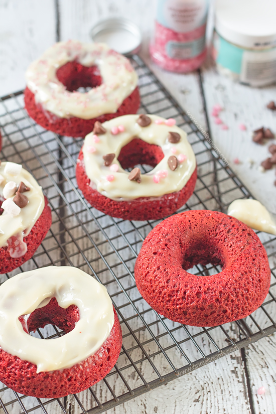 With their delicate not-quite-chocolate, not-quite-vanilla flavour and their big hit of red colour, these Red Velvet Doughnuts are an old favourite that your sweetie will love this Valentine's Day!