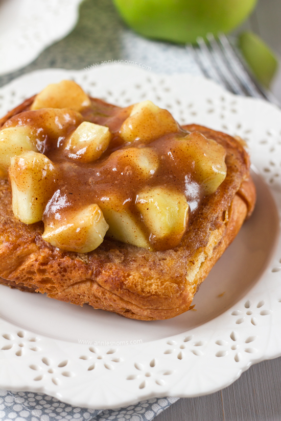 This Apple Pie French Toast is one seriously decadent breakfast! All the flavours of apple pie, with plenty of cinnamon is packed inside sweetened, milky bread before being fried.