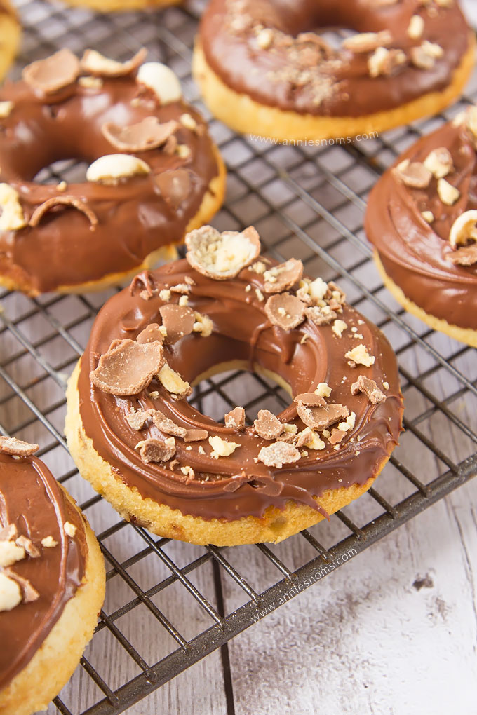 My Malt Chocolate Doughnuts are filled with malt powder, topped with a silky milk chocolate glaze and topped with crushed Maltesers. Baked and not fried, you can enjoy these with your afternoon coffee. A malt lover's dream!