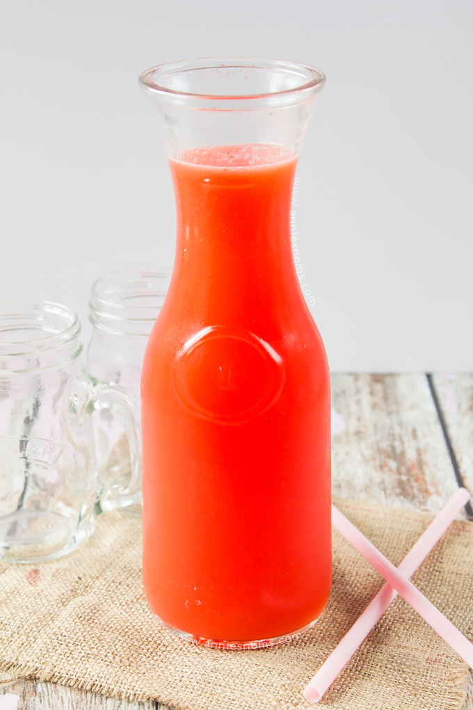 This Strawberry Lemonade is simple to make and SO refreshing on these long, warm days. Juicy strawberries are pureed and mixed with a simply syrup and fresh lemon juice to create this flavour packed Summer drink.