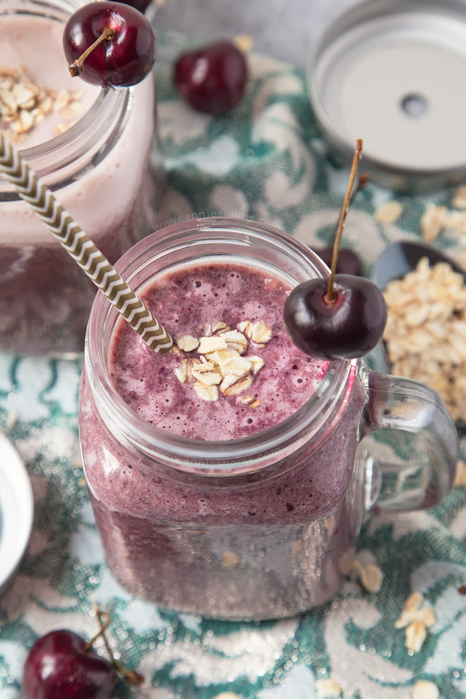 A thick, sweet and hearty Oat Smoothie with Cherries, bananas and oats. Filling and delicious, this smoothie is perfect for breakfast, lunch or an afternoon pick me up!