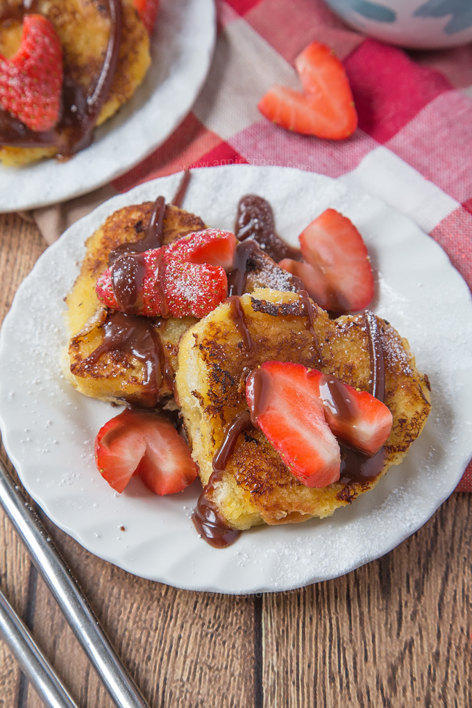 This Mini Strawberry and Nutella Stuffed French Toast is cute, fun to make and the perfect Valentine's Day breakfast for the one you love! #ad