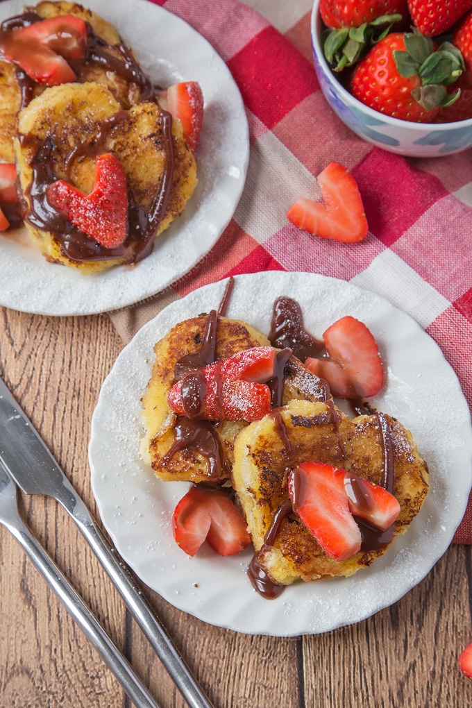 This Mini Strawberry and Nutella Stuffed French Toast is cute, fun to make and the perfect Valentine's Day breakfast for the one you love! #ad