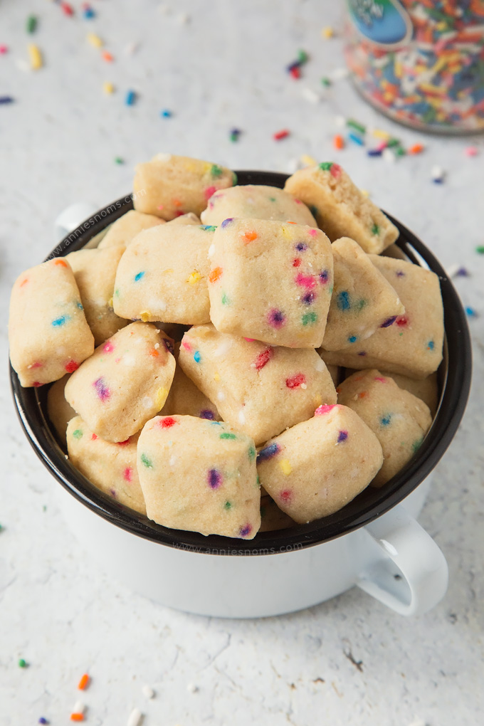 These adorable mini Funfetti Shortbread Bites are ridiculously easy to make and totally addictive!