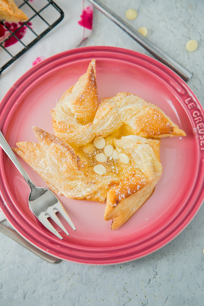 These gorgeous Lemon Curd and White Chocolate Pinwheel Pastries are ready in under 30 minutes and only require 4 ingredients!