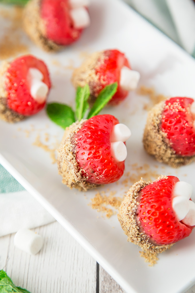 These S’mores Stuffed Strawberries might be bite sized, but they pack a real flavour punch! Sweet, chocolatey and a little crunchy; these treats are completely addictive!