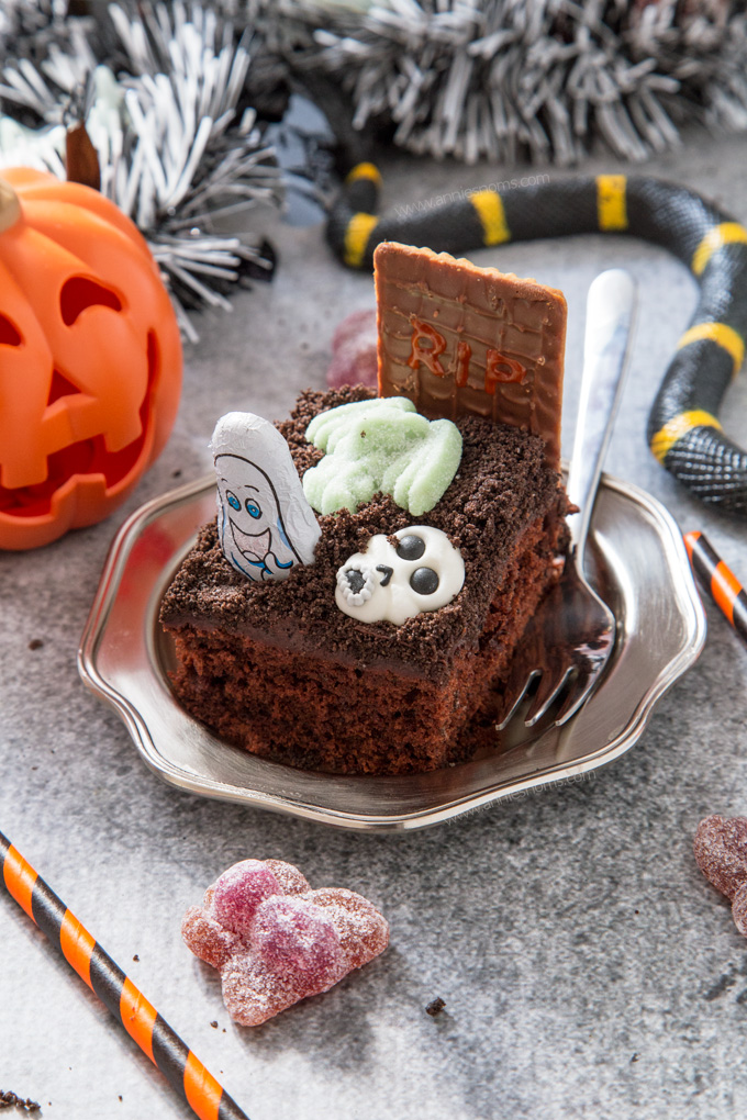 Let the kids go to town with Halloween themed decorations and create your very own delicious Graveyard Cake with a rich chocolate cake base, chocolate frosting and Oreo soil!