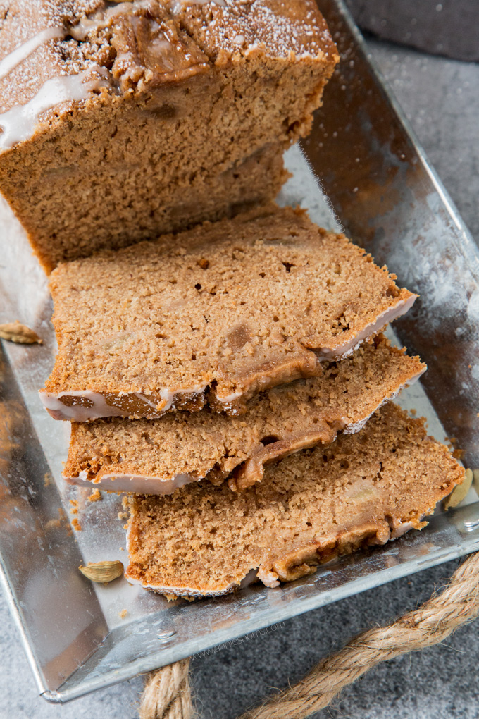 With chunks of pear, brewed Chai tea and spices; this Pear and Chai Loaf Cake is jam packed full of flavour. It’s the perfect way to enjoy your Chai tea!