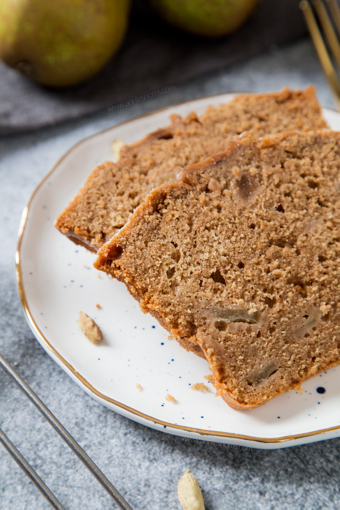 With chunks of pear, brewed Chai tea and spices; this Pear and Chai Loaf Cake is jam packed full of flavour. It’s the perfect way to enjoy your Chai tea!