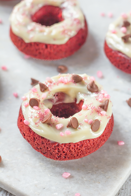 With their delicate not-quite-chocolate, not-quite-vanilla flavour and their big hit of red colour, these Red Velvet Doughnuts are an old favourite that your sweetie will love this Valentine's Day!