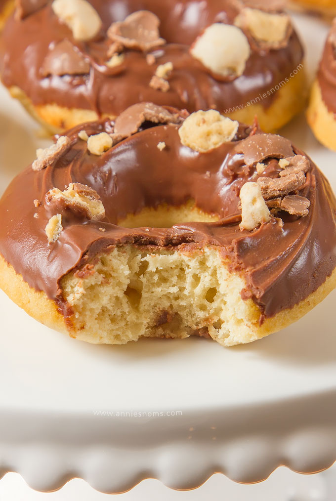 My Malt Chocolate Doughnuts are filled with malt powder, topped with a silky milk chocolate glaze and topped with crushed Maltesers. Baked and not fried, you can enjoy these with your afternoon coffee. A malt lover's dream!