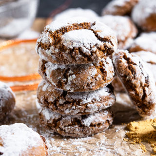 These spicy, chewy and soft Gingerbread Crinkle Cookies really are the perfect Christmas cookies! Easy to make and totally addictive, you won't want to share them!