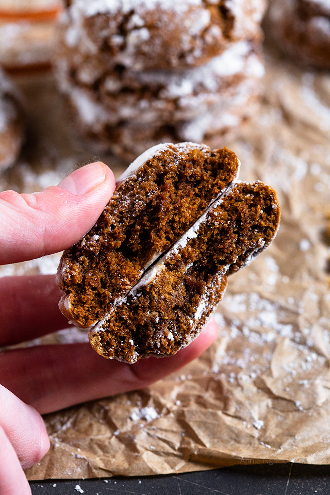 These spicy, chewy and soft Gingerbread Crinkle Cookies really are the perfect Christmas cookies! Easy to make and totally addictive, you won't want to share them!